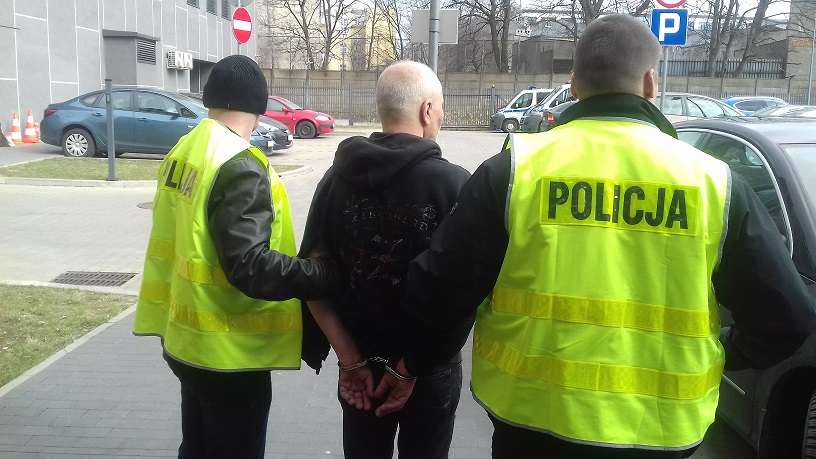 Łódź: otworzył policjantom drzwi ze skrętem w ustach