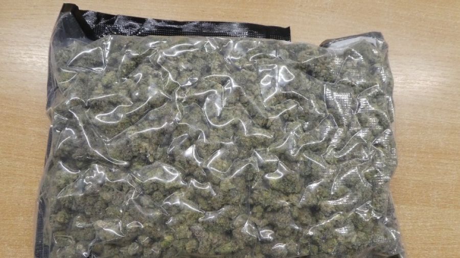 Pół kilograma marihuany zamiast bluzy w przesyłce nadanej w USA